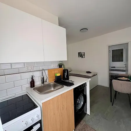 Modern 2 For Fitters And Tradespeople *